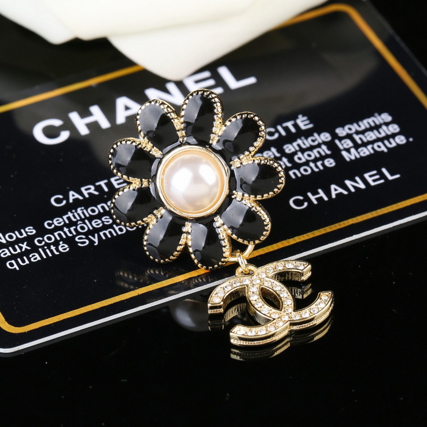 Ch*el brooch-016