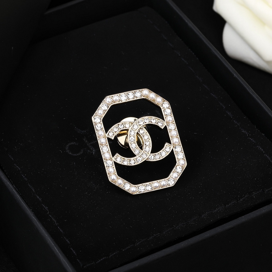 Ch*el brooch-026