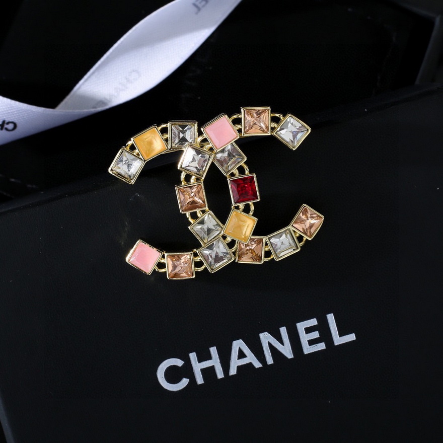 Ch*el brooch-006