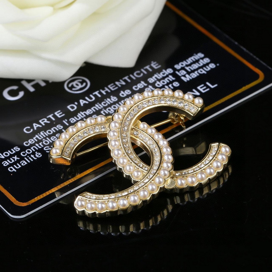 Ch*el brooch-005
