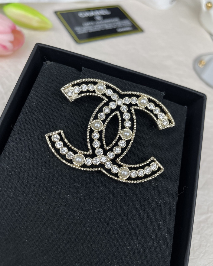 Ch*el brooch-073