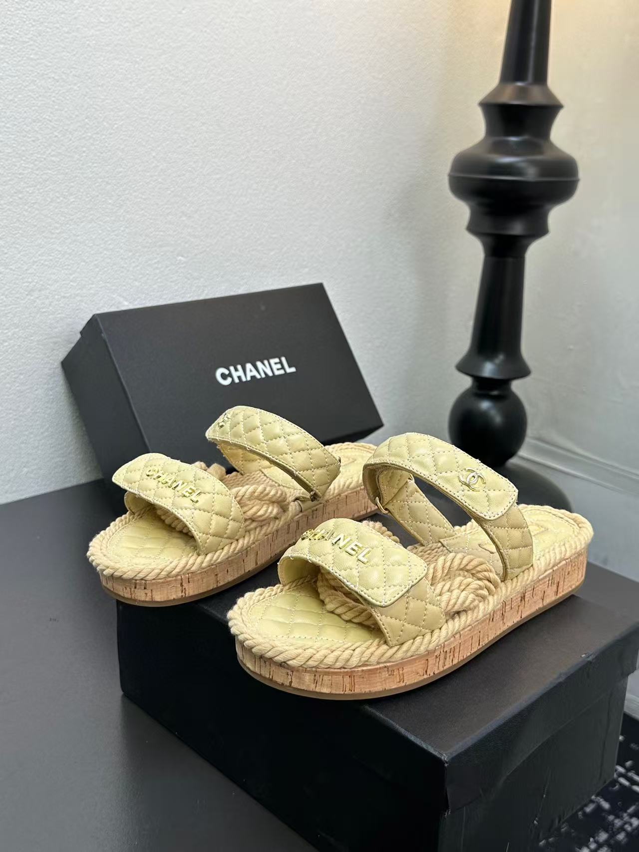 Ch*el slippers women(aaa)-026