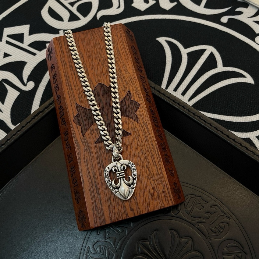 Ch**me He**ts necklace-102