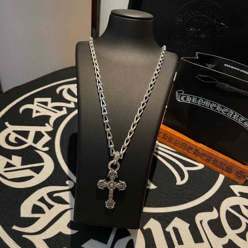 Ch**me He**ts necklace-040