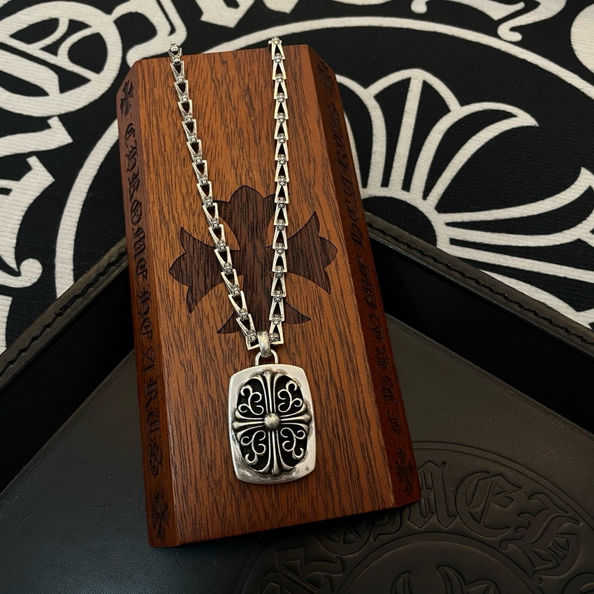 Ch**me He**ts necklace-081