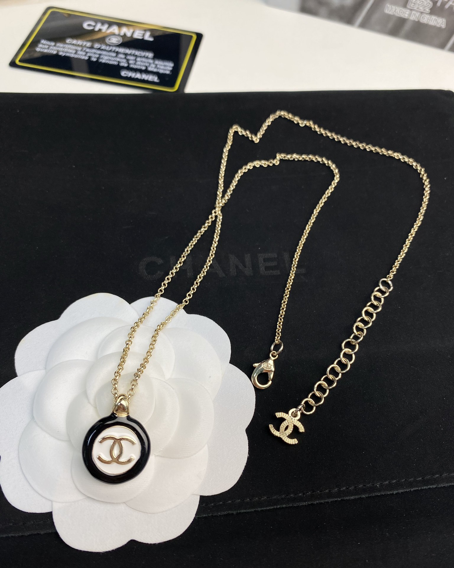 Ch*el necklace-008