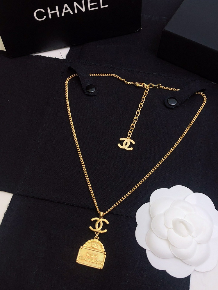 Ch*el necklace-182