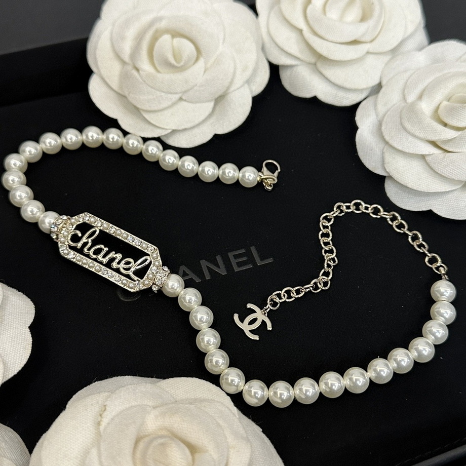 Ch*el necklace-400