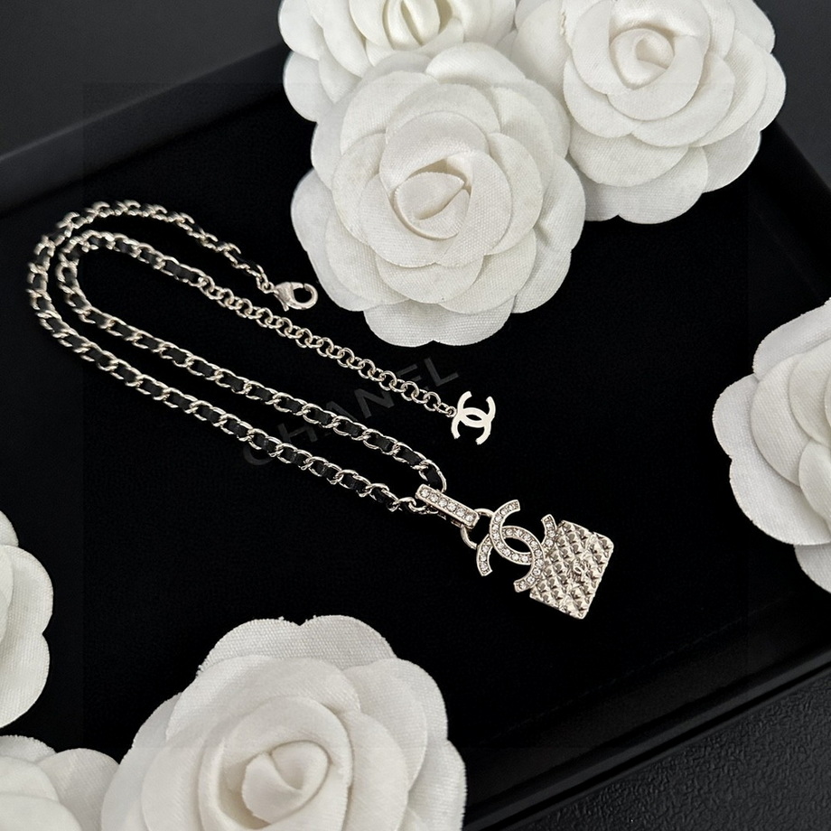 Ch*el necklace-386
