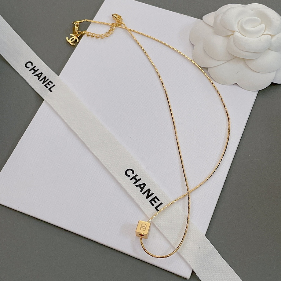 Ch*el necklace-146