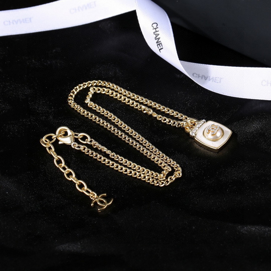 Ch*el necklace-024