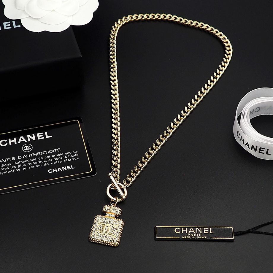 Ch*el necklace-060