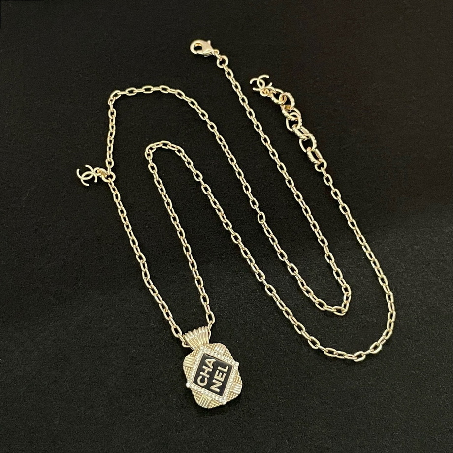 Ch*el necklace-237