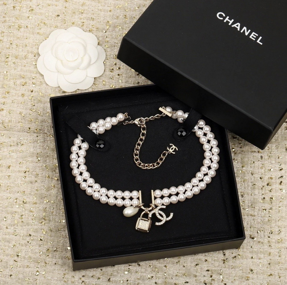 Ch*el necklace-351