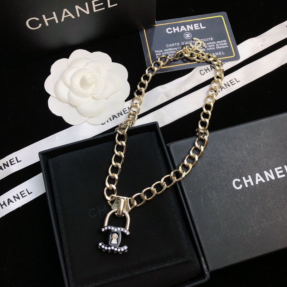 Ch*el necklace-037