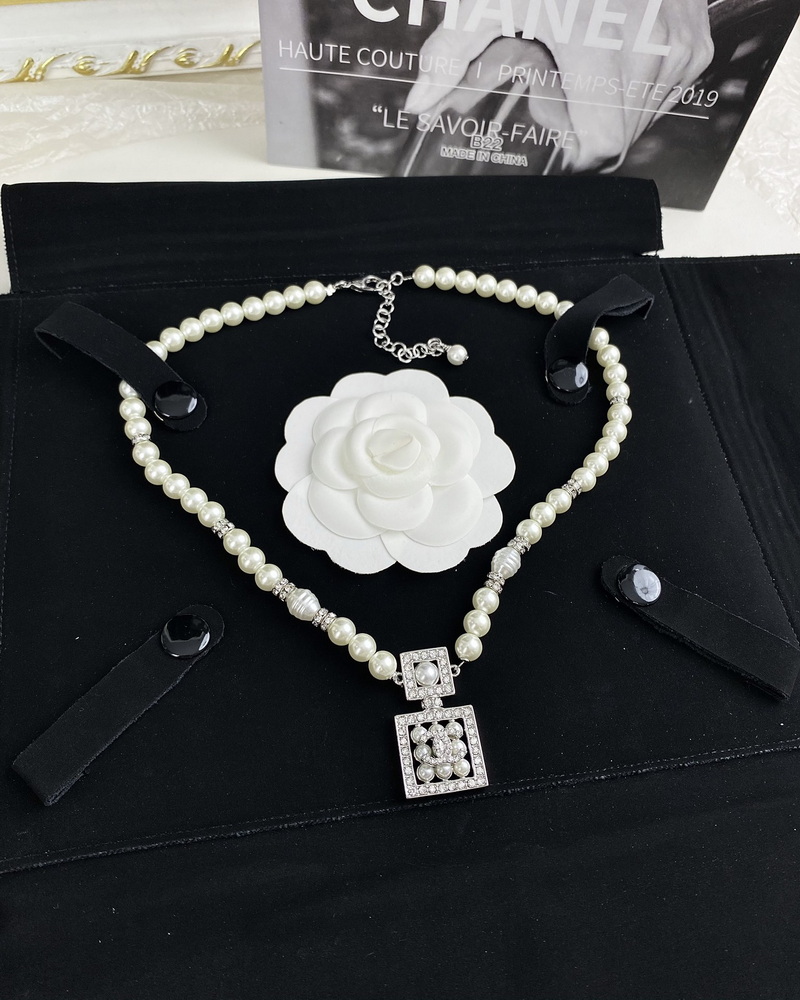 Ch*el necklace-189