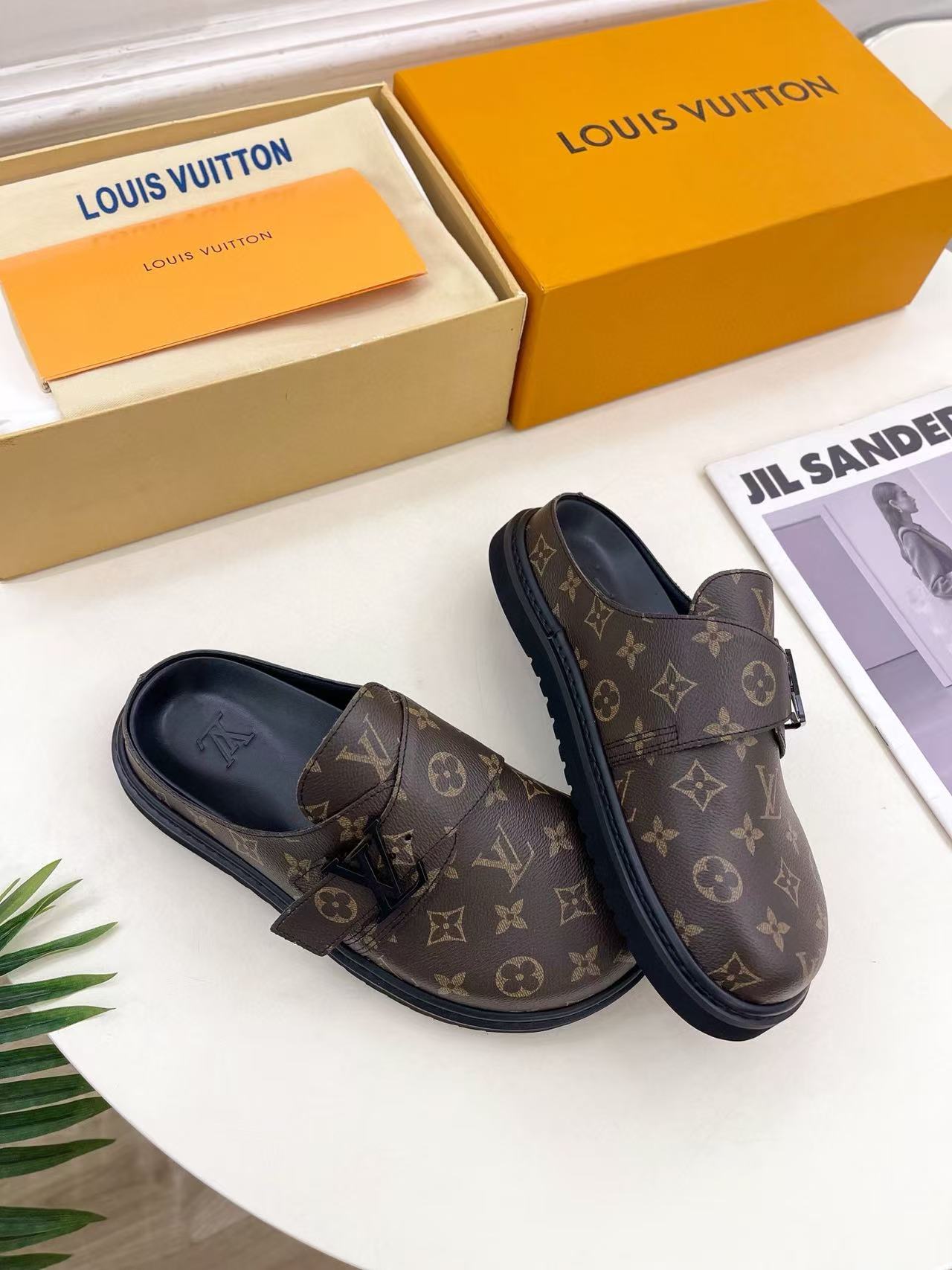 LV Slippers(AAA)-086