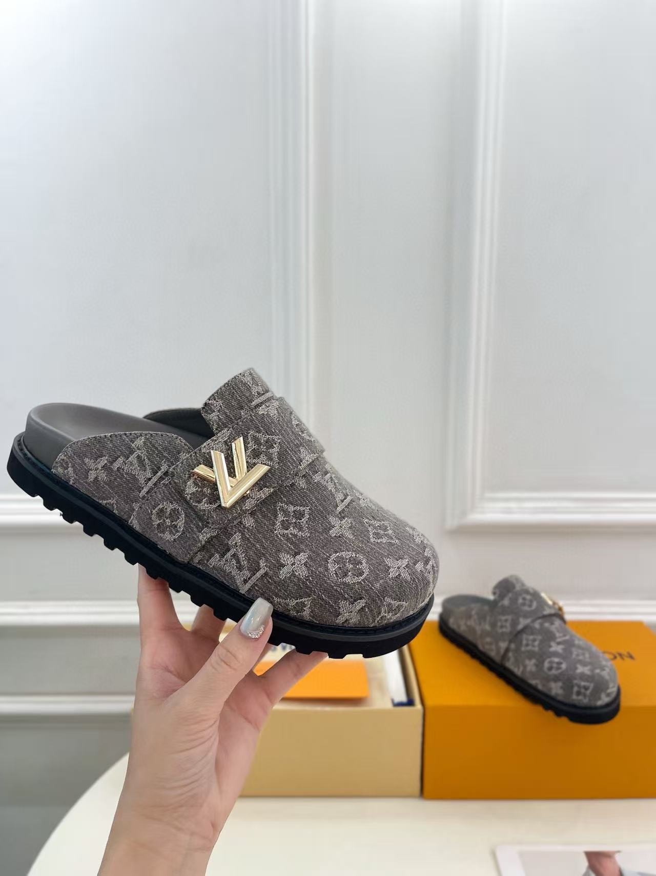 LV Slippers(AAA)-085