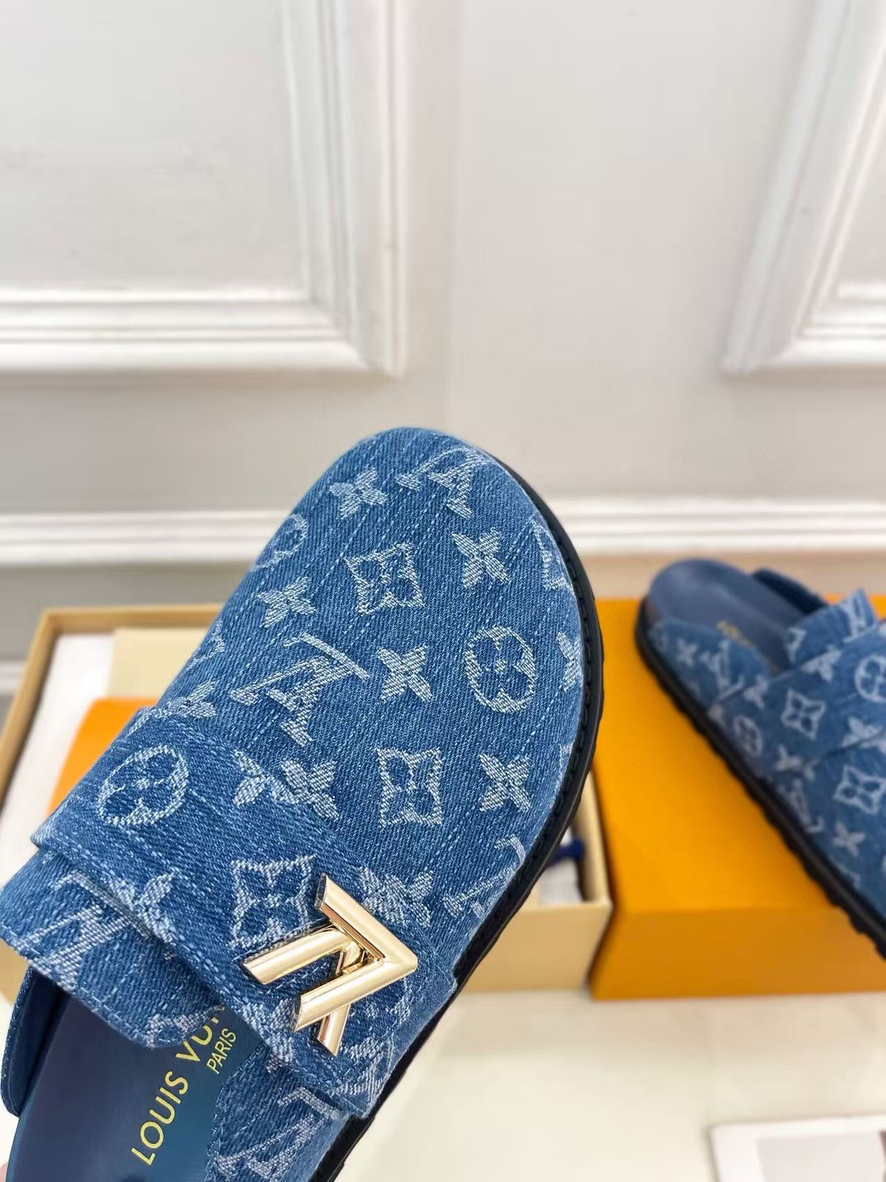 LV Slippers(AAA)-083