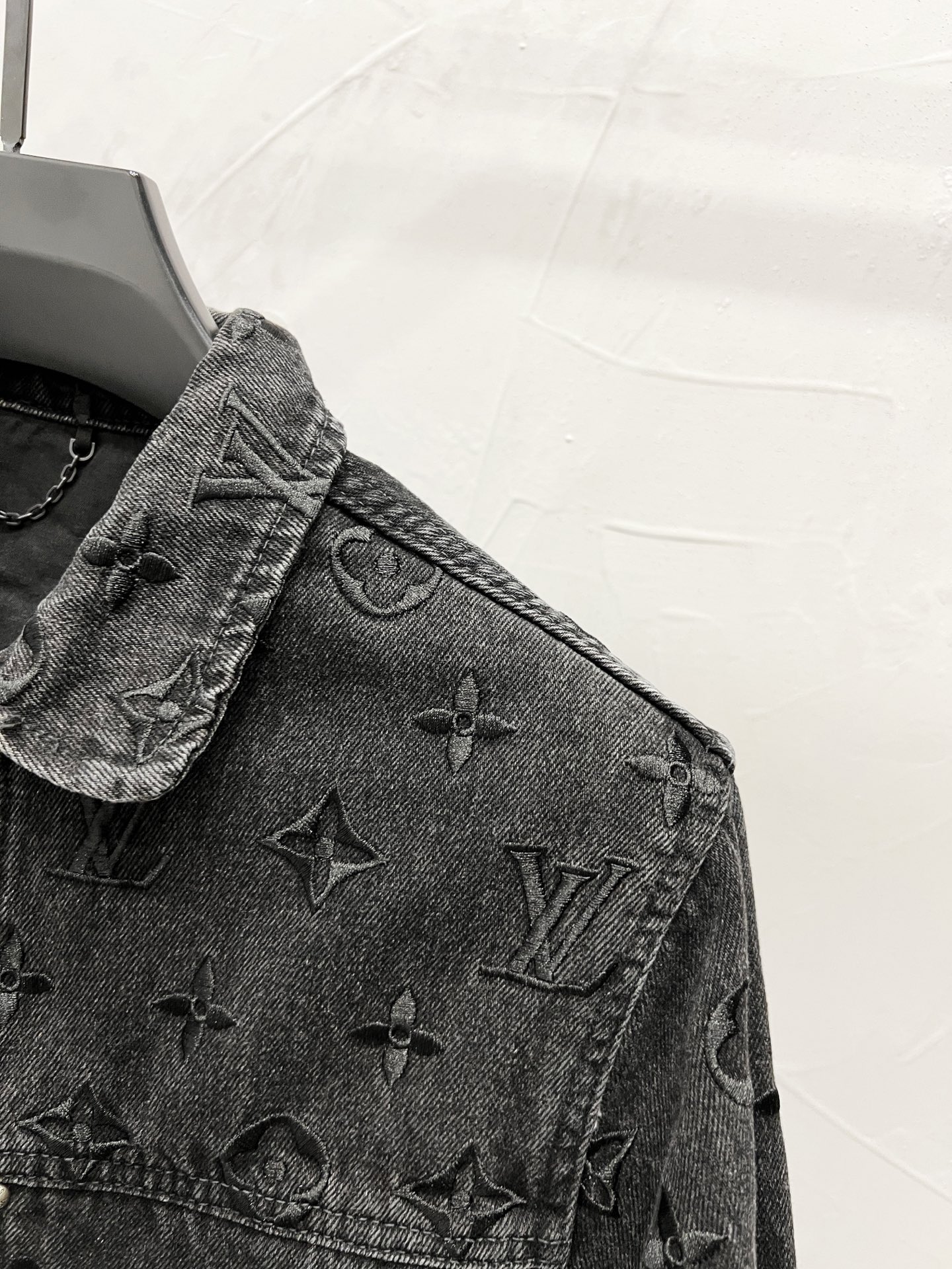 LV Jacket-039