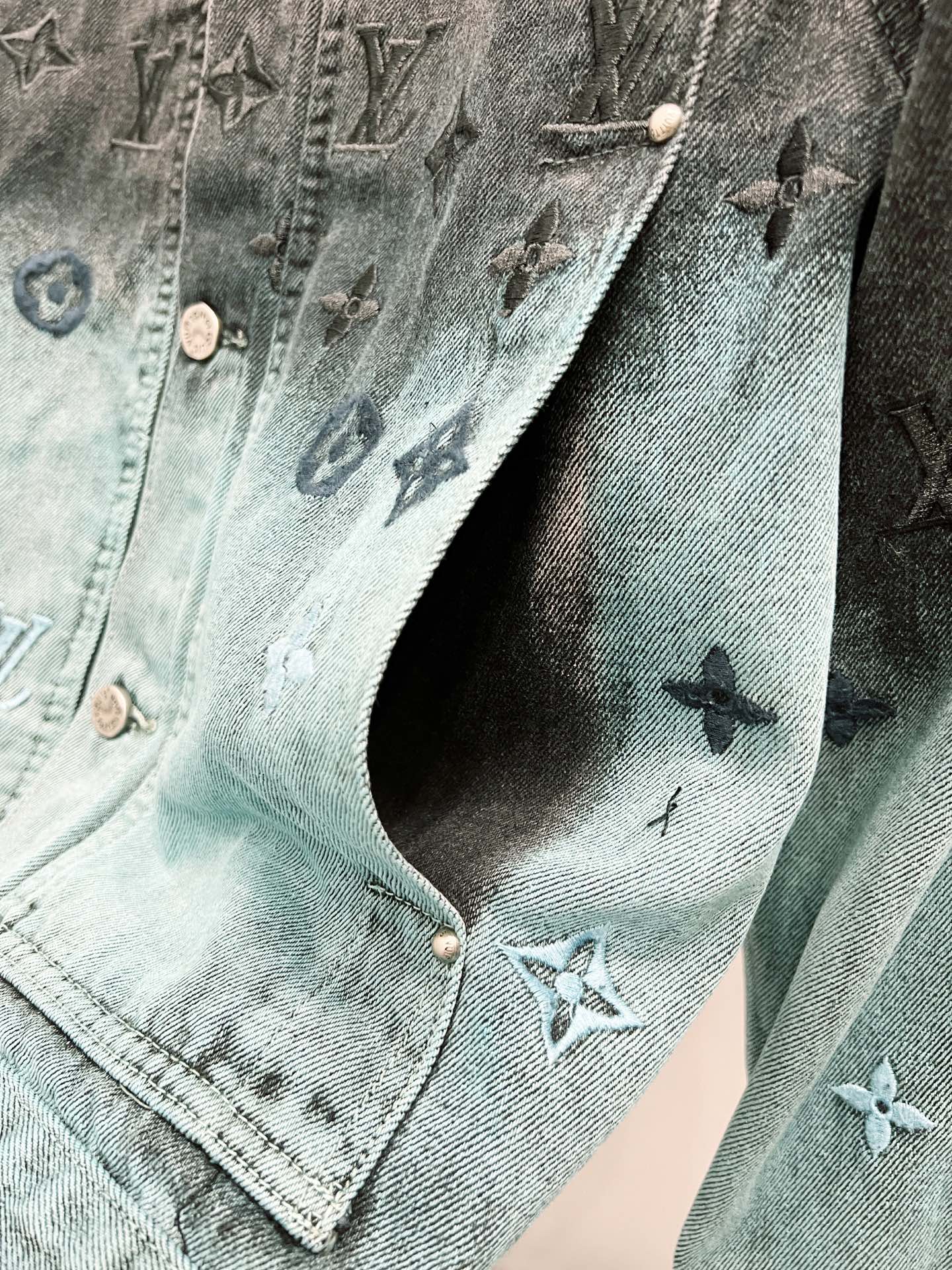 LV Jacket-039