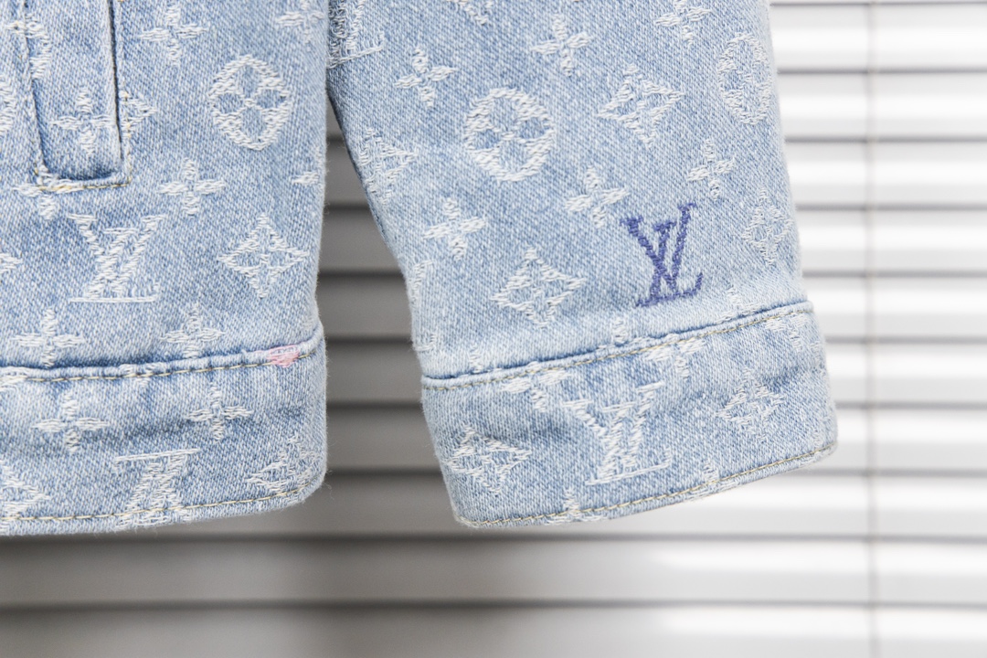 LV Jacket-041