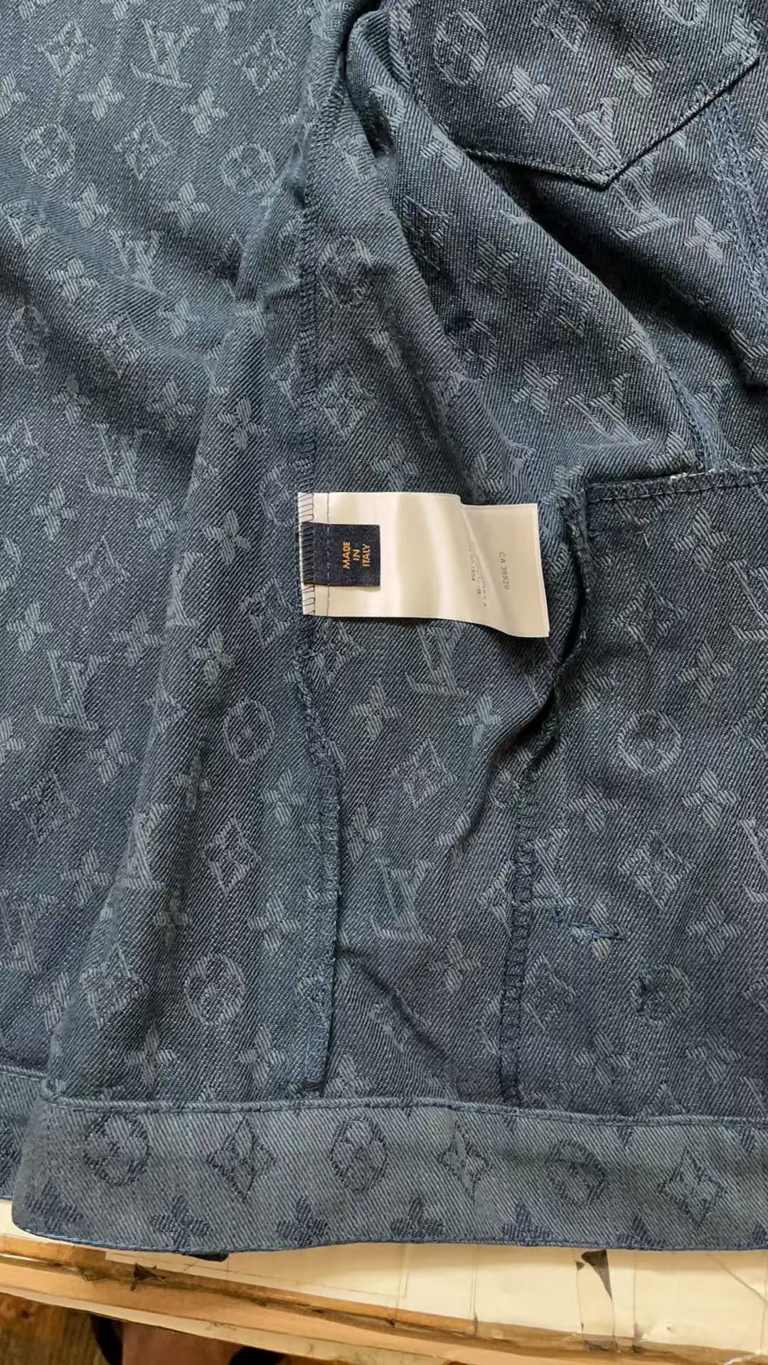 LV Jacket-049