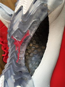 Air Jordan 11 Retro “Toro”-012