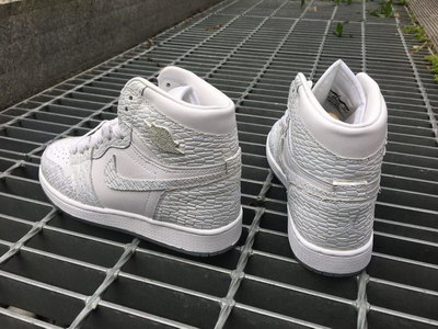 Air Jordan 1 Retro High  “Frost White”