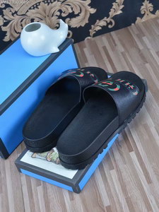 G*u*i slipper(aaa)-136